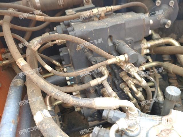 回轉(zhuǎn)馬達(dá)和主控閥（整機(jī)外觀）