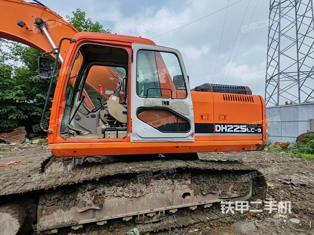 左后45(整機(jī)外觀) 左后45(整機(jī)外觀)