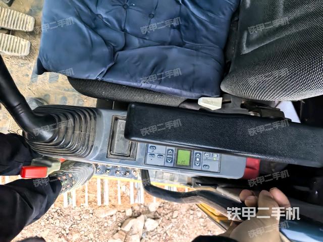 座椅右側(cè)控制臺/鑰匙門/油門/含右手柄（駕駛室部分）