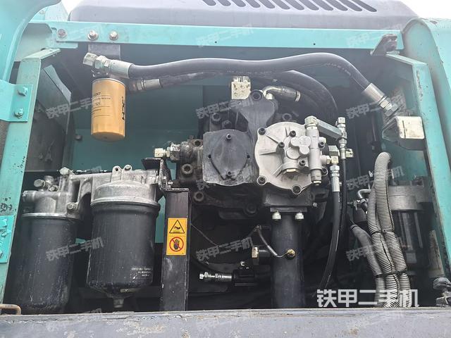 液壓泵艙室正面整體（整機(jī)外觀）