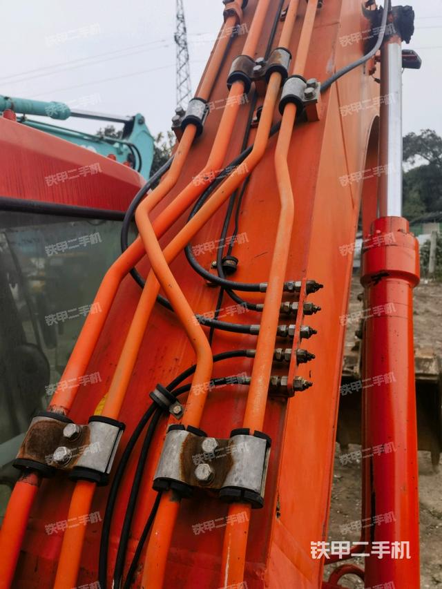 大臂背部俯視(工作和回轉(zhuǎn)裝置) 大臂背部俯視(工作和回轉(zhuǎn)裝置)