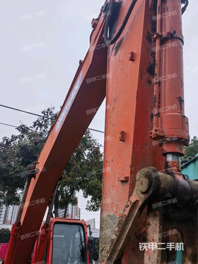 大臂油缸整體?豎拍(工作和回轉(zhuǎn)裝置) 大臂油缸整體?豎拍(工作和回轉(zhuǎn)裝置)