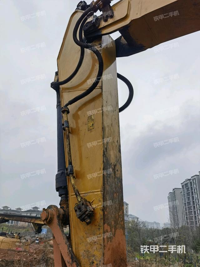 小臂整體左后(工作和回轉(zhuǎn)裝置) 小臂整體左后(工作和回轉(zhuǎn)裝置)