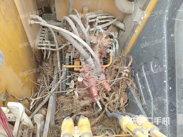 回轉(zhuǎn)馬達和主控閥（整機外觀）