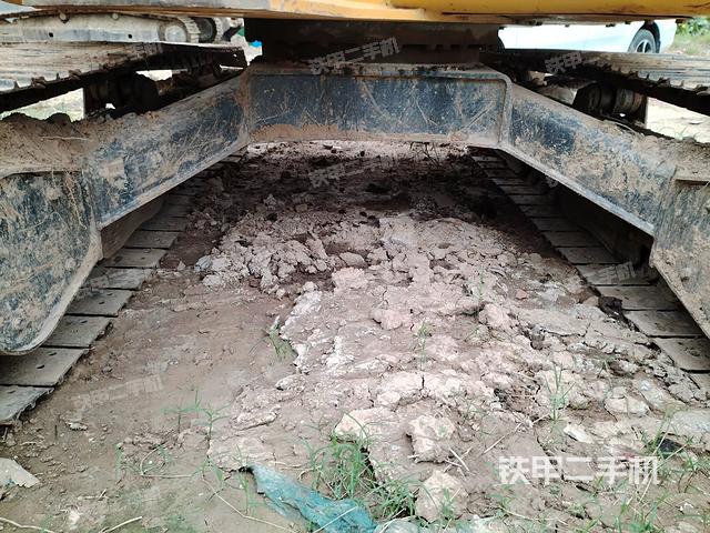 轉(zhuǎn)盤和下車架正前（工作和回轉(zhuǎn)裝置）