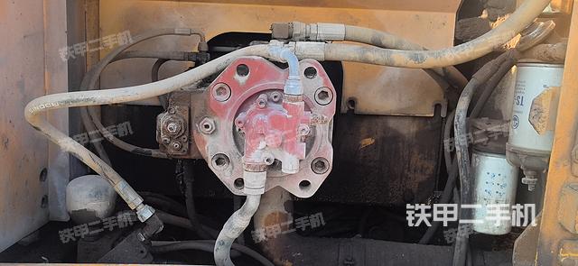 液壓泵艙室正面整體（整機(jī)外觀）