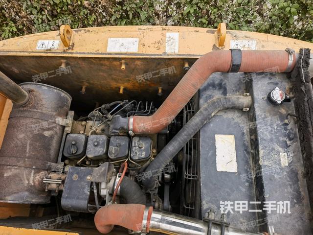 發(fā)動(dòng)機(jī)室（上車(chē)部件）