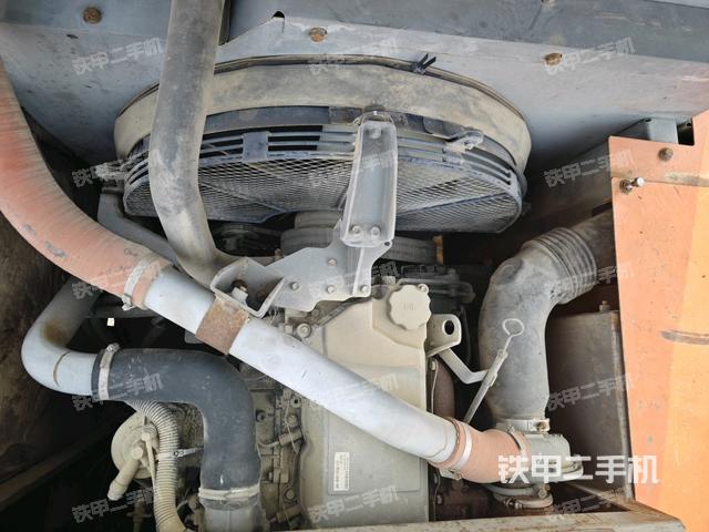 散熱器正面(大件艙室) 散熱器正面(大件艙室)