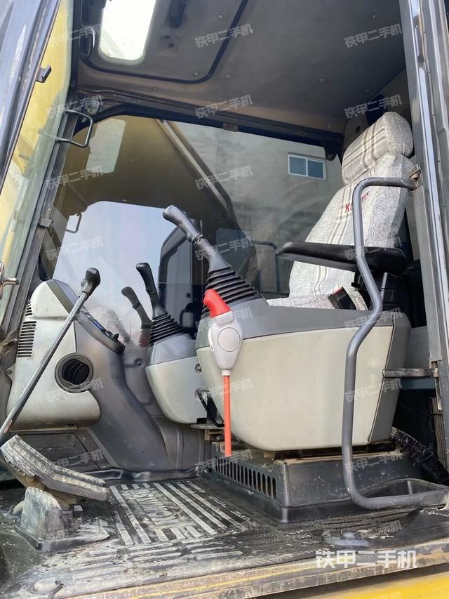 駕駛室整體（整機(jī)外觀(guān)）