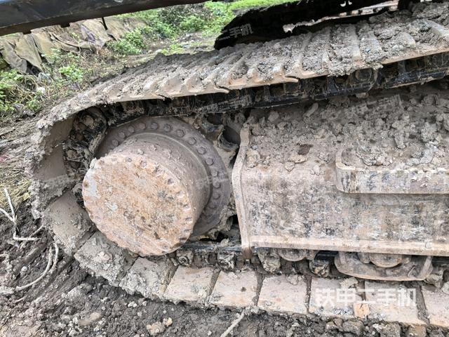 右驅(qū)動輪（行走機構(gòu)）