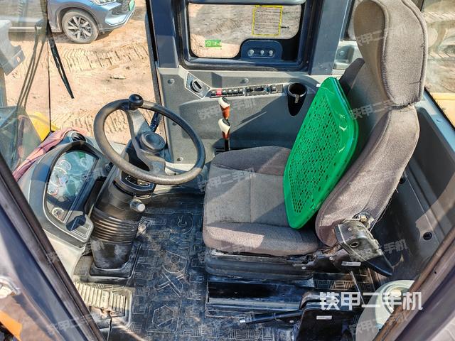 駕駛室工作臺(整機外觀及大件) 駕駛室工作臺(整機外觀及大件)