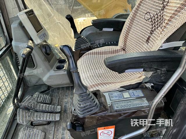 駕駛室整體（整機外觀）