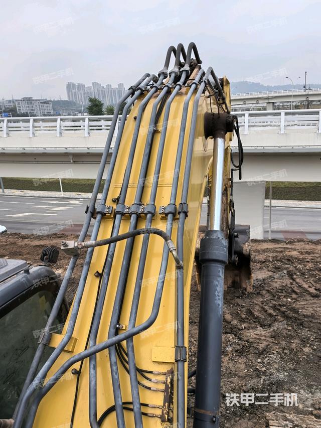 大臂背部俯視（工作和回轉(zhuǎn)裝置）