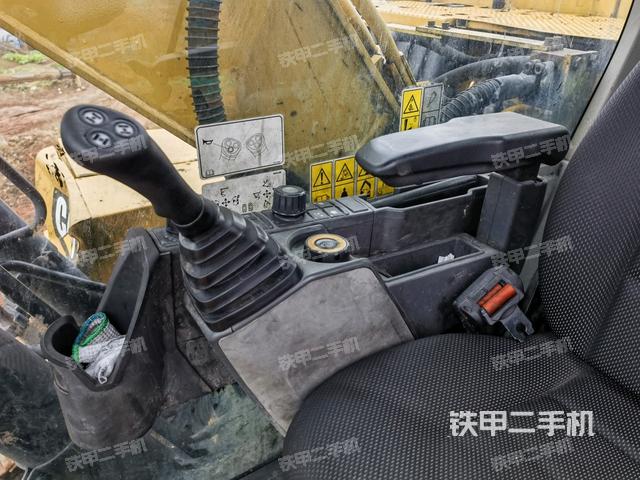 座椅右側(cè)控制臺(tái)/鑰匙門/油門/含右手柄(駕駛室部分) 座椅右側(cè)控制臺(tái)/鑰匙門/油門/含右手柄(駕駛室部分)