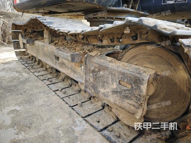 單側(cè)履帶整體(整機(jī)外觀) 單側(cè)履帶整體(整機(jī)外觀)
