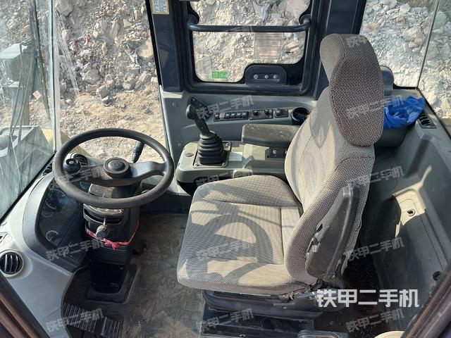 駕駛室工作臺(整機外觀及大件) 駕駛室工作臺(整機外觀及大件)