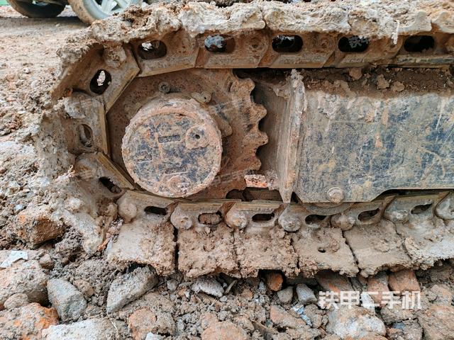 右驅(qū)動輪（行走機構(gòu)）