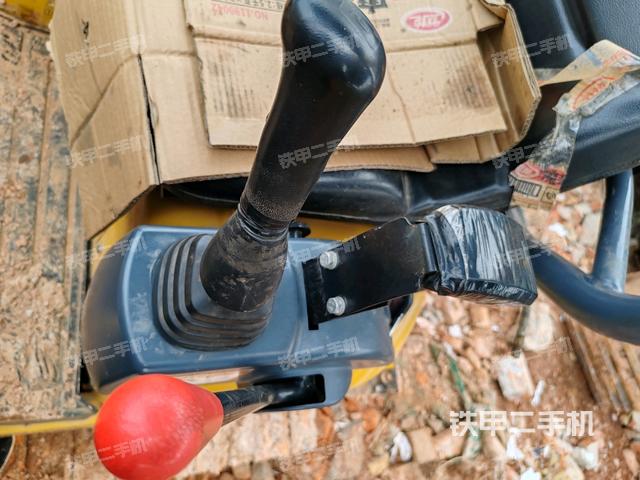 座椅左側(cè)控制臺/音響/含左手柄（駕駛室部分）