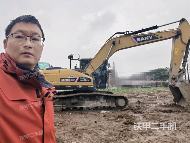 三一重工SY215C挖掘机的设备实拍-第1张实拍照片
