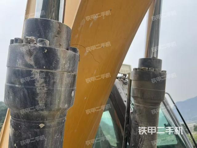 大臂油缸整體?豎拍(工作和回轉裝置) 大臂油缸整體?豎拍(工作和回轉裝置)