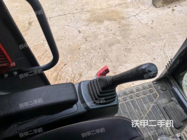 座椅左側控制臺/音響/含左手柄(駕駛室部分) 座椅左側控制臺/音響/含左手柄(駕駛室部分)