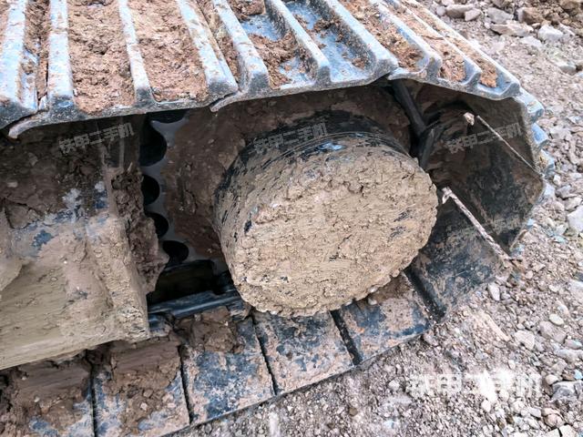 右驅(qū)動輪（行走機構(gòu)）