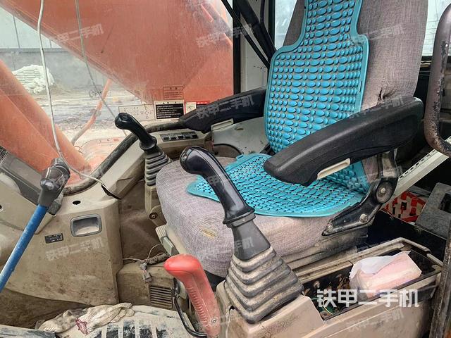 駕駛室整體(整機外觀) 駕駛室整體(整機外觀)