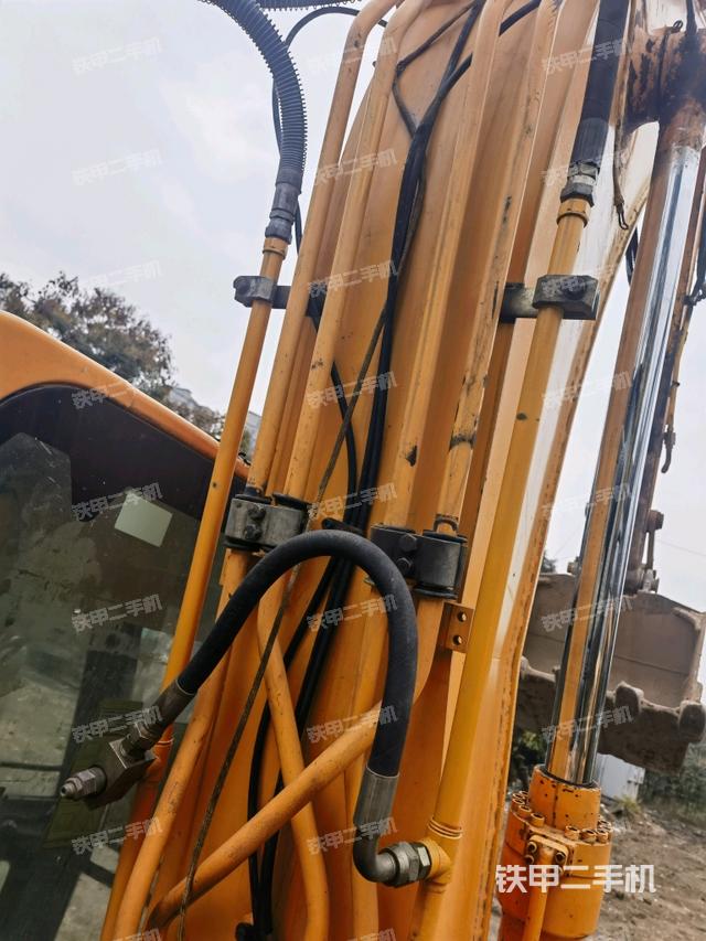 大臂背部俯視（工作和回轉(zhuǎn)裝置）