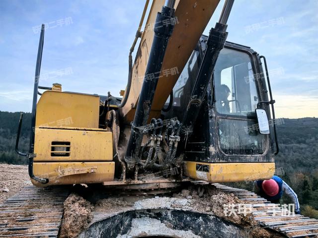 大臂油缸整體?豎拍（工作和回轉(zhuǎn)裝置）