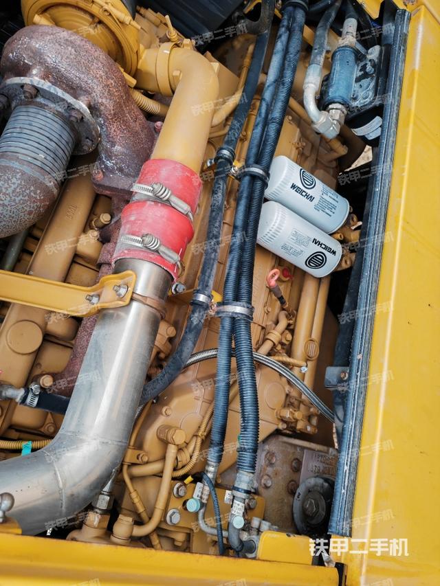 發(fā)動機(jī)左側(cè)（整機(jī)外觀及大件）