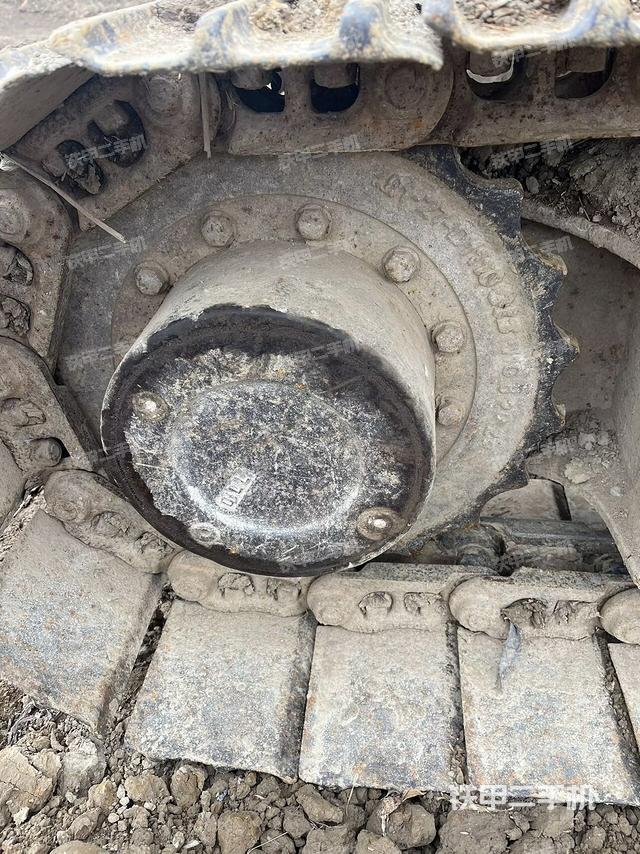 右驅(qū)動輪（行走機(jī)構(gòu)）