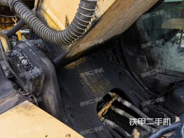 大臂根部?斜視(工作和回轉(zhuǎn)裝置) 大臂根部?斜視(工作和回轉(zhuǎn)裝置)