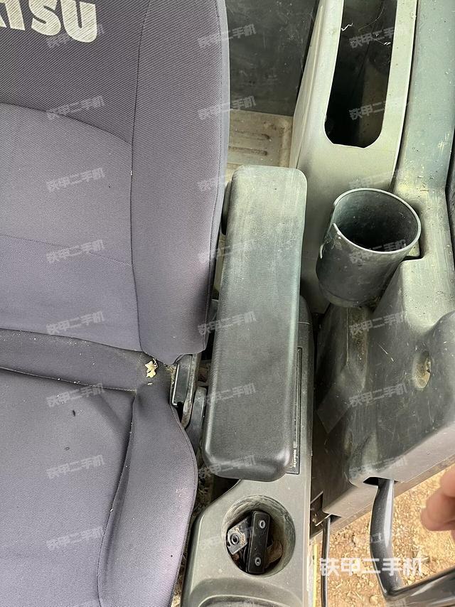 座椅左側(cè)控制臺/音響/含左手柄（駕駛室部分）