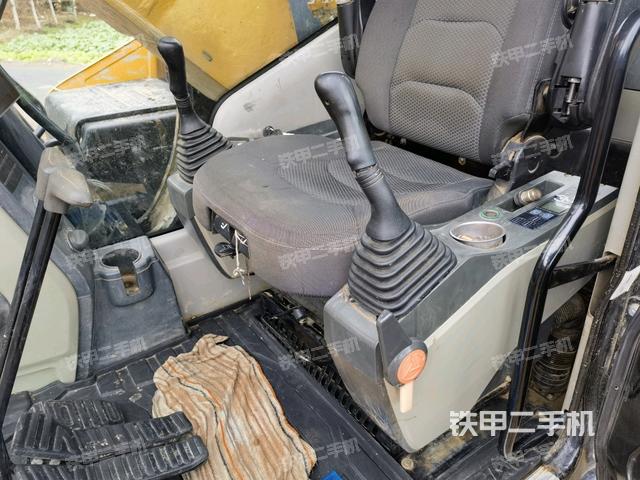 座椅左側控制臺/音響/含左手柄（駕駛室部分）