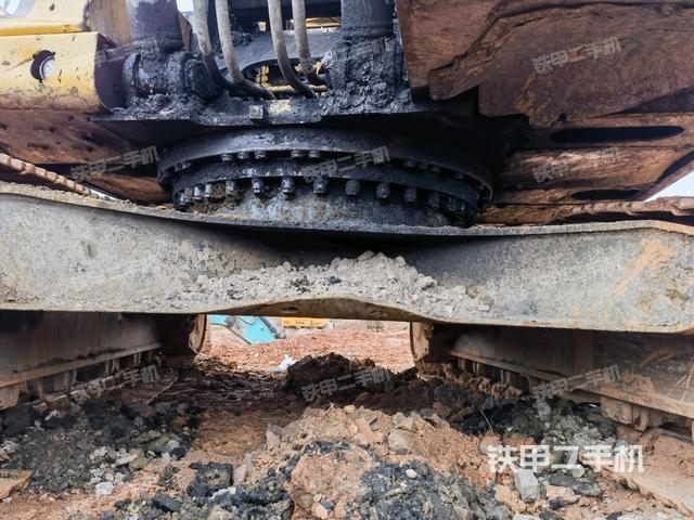 轉(zhuǎn)盤和下車架正前(工作和回轉(zhuǎn)裝置) 轉(zhuǎn)盤和下車架正前(工作和回轉(zhuǎn)裝置)