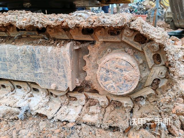 左驅(qū)動輪（行走機構(gòu)）