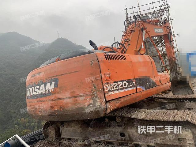 整機右后45°(整機外觀) 整機右后45°(整機外觀)