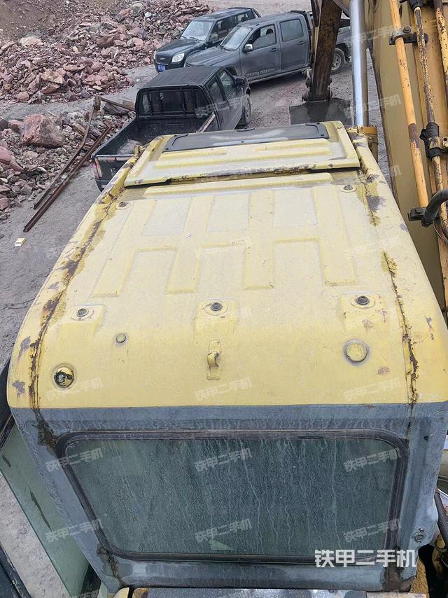 駕駛室頂部（整機外觀）