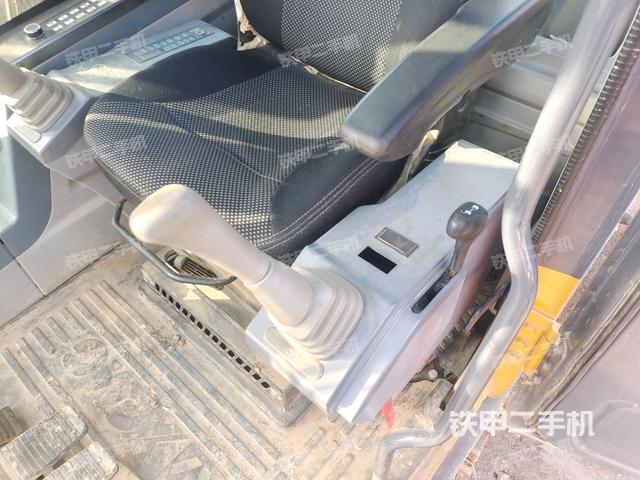 座椅右側(cè)控制臺/鑰匙門/油門/含右手柄（駕駛室部分）