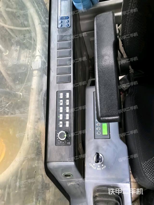 座椅左側(cè)控制臺(tái)/音響/含左手柄（駕駛室部分）