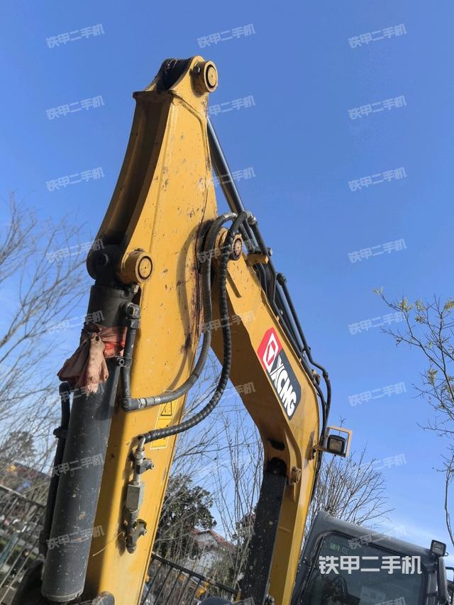 小臂整體左后(工作和回轉裝置) 小臂整體左后(工作和回轉裝置)
