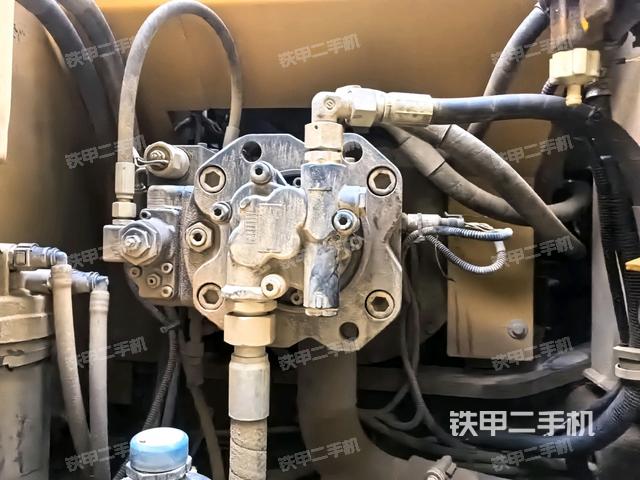 液壓泵斜45?左（大件艙室）