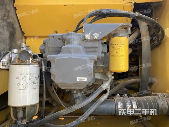 液壓泵艙室正面整體（整機(jī)外觀(guān)）