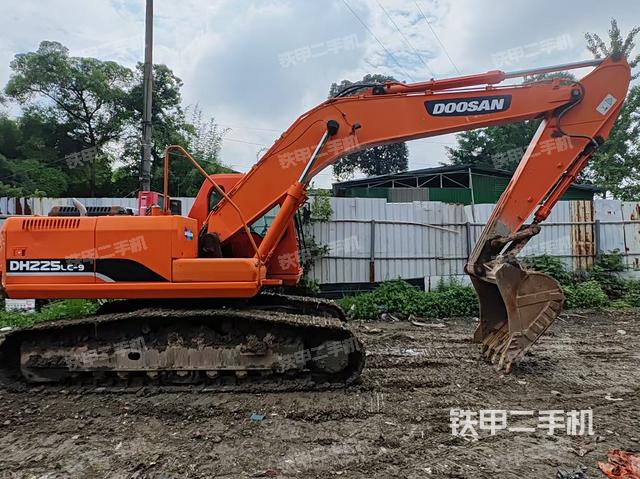 右后45(整機(jī)外觀) 右后45(整機(jī)外觀)