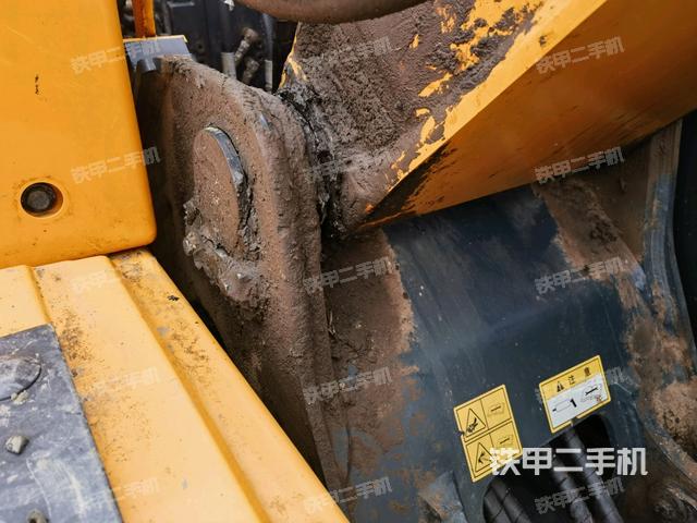 大臂根部?斜視(工作和回轉(zhuǎn)裝置) 大臂根部?斜視(工作和回轉(zhuǎn)裝置)