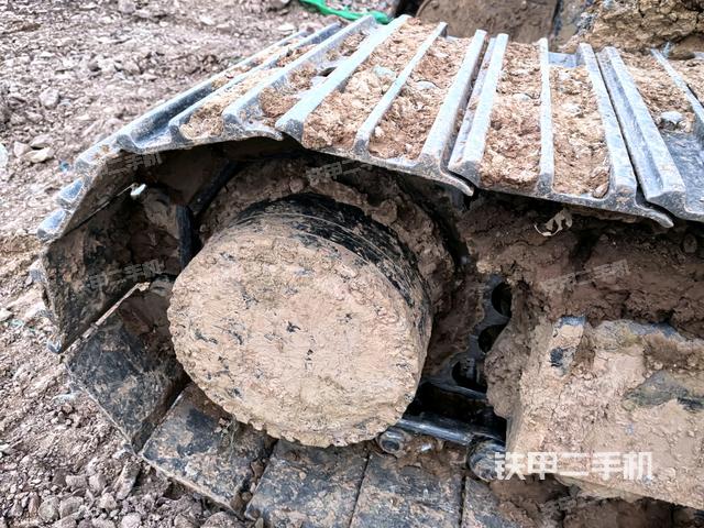 左驅(qū)動輪（行走機構(gòu)）