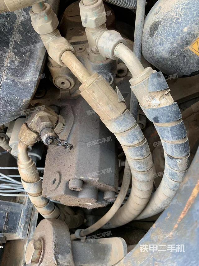 液壓泵艙室正面整體(整機(jī)外觀) 液壓泵艙室正面整體(整機(jī)外觀)
