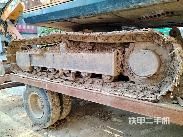 右側(cè)履帶整體?(行走機(jī)構(gòu)) 右側(cè)履帶整體?(行走機(jī)構(gòu))