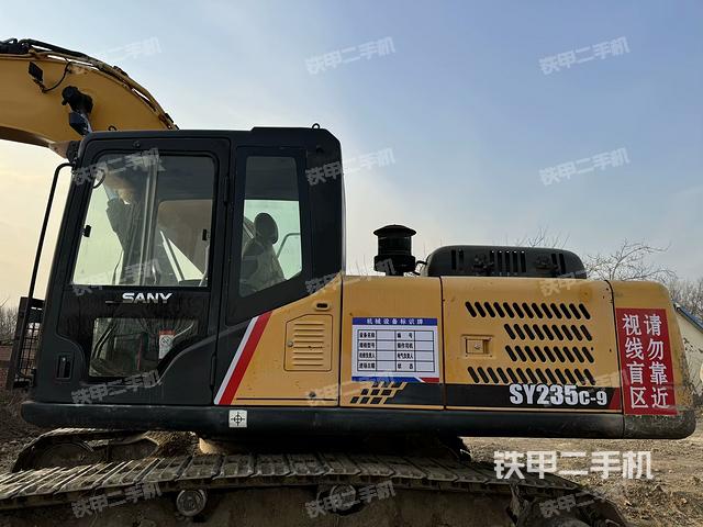 駕駛室頂部（整機外觀）