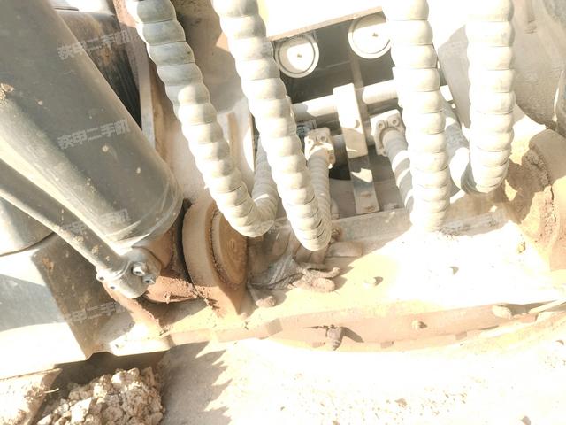 大臂背部俯視（工作和回轉(zhuǎn)裝置）